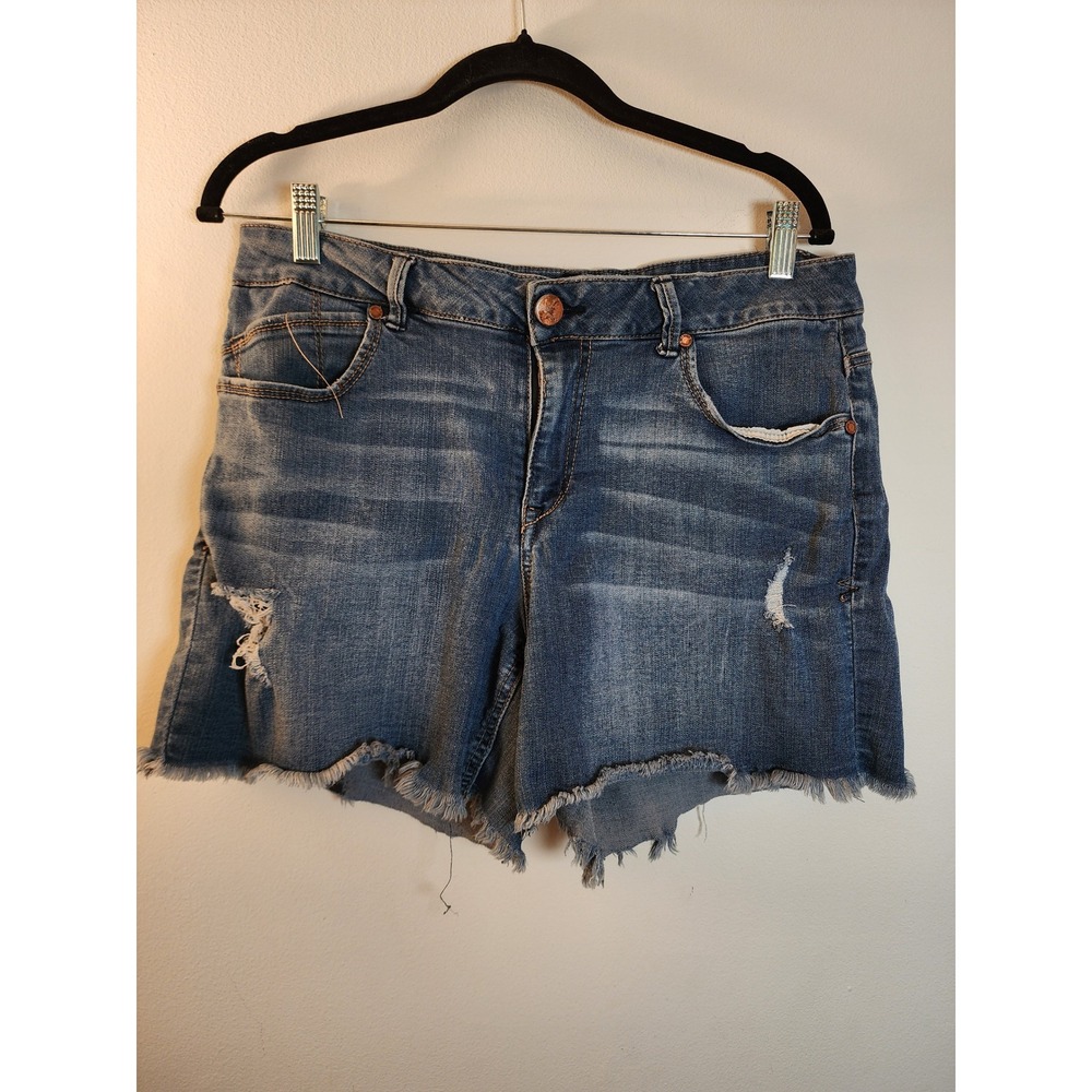 1822 Denim Distressed Cut-Off Jean Shorts Medium Wash Size 14 CJ8M4130B3